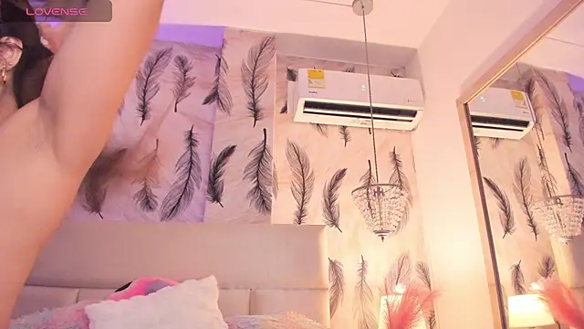 Snapshot of Vivi_prinncess chatting on February 17, 11:44 pm Vivi prinncess online show from February 17, 11:44 pm