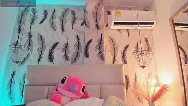 Snapshot of Vivi_prinncess chatting on February 18, 10:50 pm Vivi prinncess online show from February 18, 10:50 pm