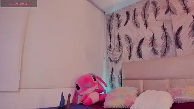 Snapshot of Vivi_prinncess chatting on February 19, 11:01 pm Vivi prinncess online show from February 19, 11:01 pm