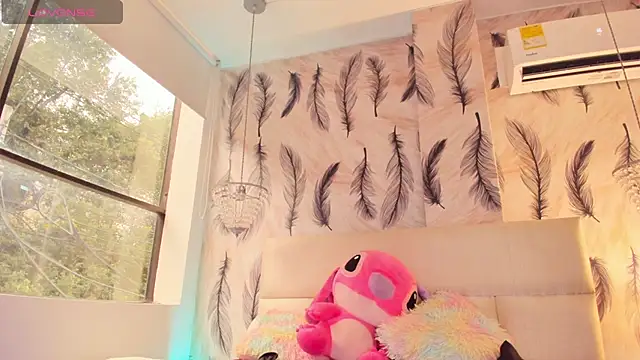 Snapshot of Vivi_prinncess chatting on February 21, 9:49 pm Vivi prinncess online show from February 21, 9:49 pm