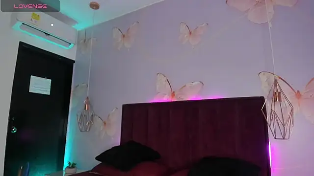 Snapshot of Vivi_prinncess chatting on February 25, 12:09 am Vivi prinncess online show from February 25, 12:09 am