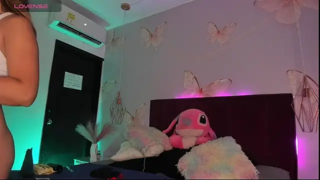 Snapshot of Vivi_prinncess chatting on February 27, 11:27 pm Vivi prinncess online show from February 27, 11:27 pm