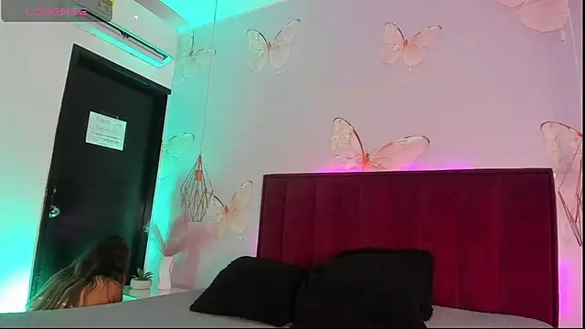 Snapshot of Vivi_prinncess chatting on February 28, 10:11 pm Vivi prinncess online show from February 28, 10:11 pm