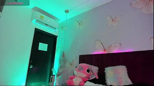 Snapshot of Vivi_prinncess chatting on March 3, 12:28 am Vivi prinncess online show from March 3, 12:28 am