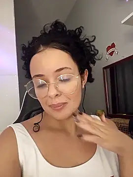 Snapshot of NinaSweet2 chatting on March 28, 4:01 am NinaSweet2 online show from March 28, 4:01 am
