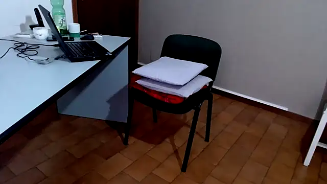 Miss-Mikaele online show from December 5, 7:28 am