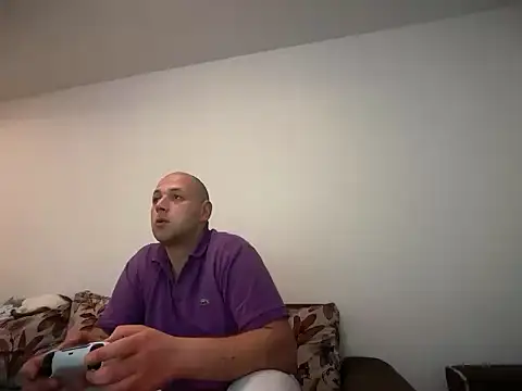 Snapshot of Flakka95 chatting on April 7, 9:37 pm Flakka95 online show from April 7, 9:37 pm