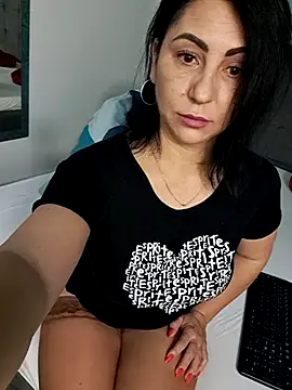 Snapshot of charrlote_love chatting on May 28, 5:27 am charrlote love online show from May 28, 5:27 am