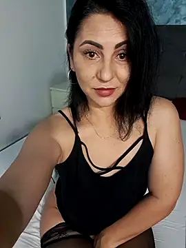 Snapshot of charrlote_love chatting on June 11, 2:53 am charrlote love online show from June 11, 2:53 am