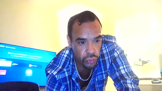 Snapshot of JohnnyDeeper82 chatting on July 10, 9:12 am JohnnyDeeper82 online show from July 10, 9:12 am