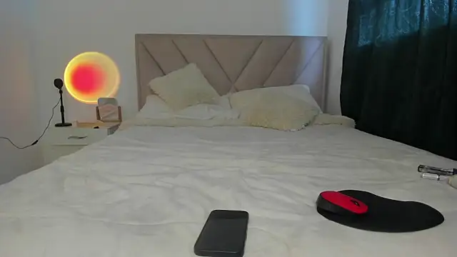 Dephne   online show from September 29, 8:02 pm