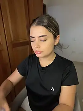 Snapshot of Miss_valeriaa chatting on April 26, 10:07 pm Miss valeriaa online show from April 26, 10:07 pm