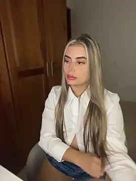 Snapshot of Miss_valeriaa chatting on May 4, 11:45 pm Miss valeriaa online show from May 4, 11:45 pm
