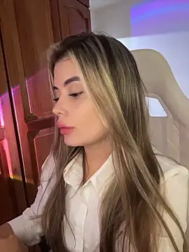 Snapshot of Miss_valeriaa chatting on June 4, 8:26 pm Miss valeriaa online show from June 4, 8:26 pm