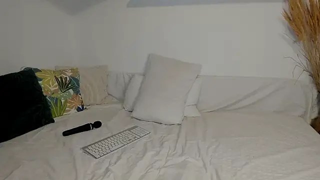 Jadore able online show from February 5, 2:38 am