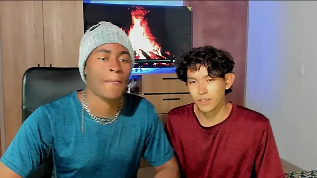 Snapshot of CrissBrownxxx chatting on May 13, 3:26 am CrissBrownxxx online show from May 13, 3:26 am