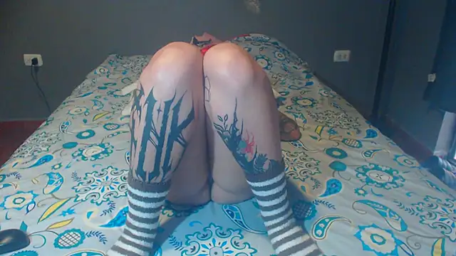 Snapshot of Tattoodreams_lucy chatting on April 25, 9:45 pm Tattoodreams lucy online show from April 25, 9:45 pm