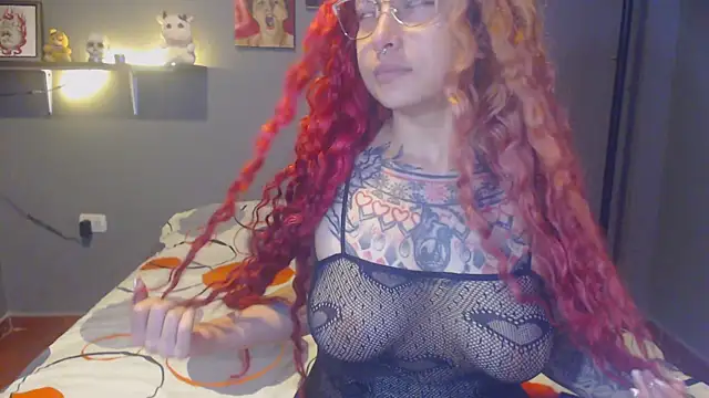 Snapshot of Tattoodreams_lucy chatting on July 1, 5:12 pm Tattoodreams lucy online show from July 1, 5:12 pm