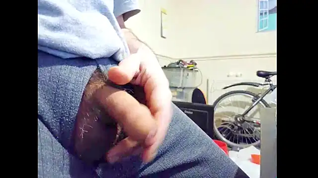 hairyuncut00 online show from March 2, 3:08 pm