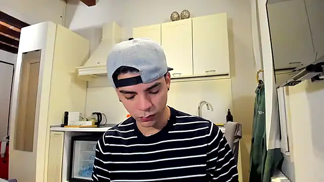 dylancrugerx online show from December 9, 8:12 pm