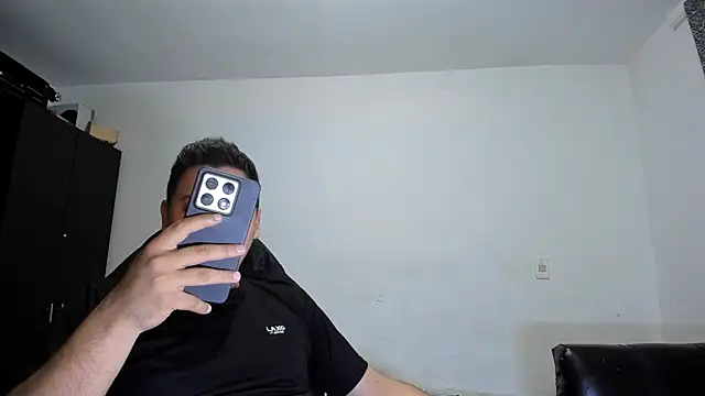 Snapshot of ares_sexxx chatting on April 19, 4:50 pm ares sexxx online show from April 19, 4:50 pm