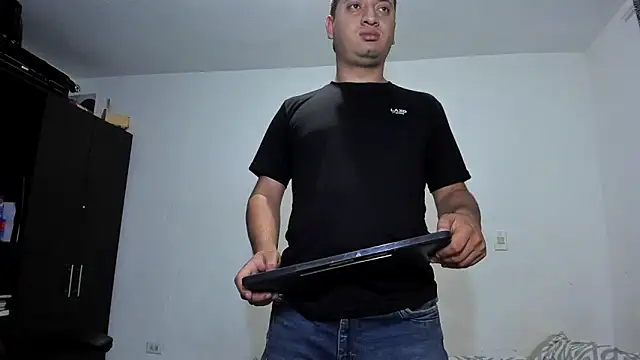 Snapshot of ares_sexxx chatting on April 21, 4:41 am ares sexxx online show from April 21, 4:41 am