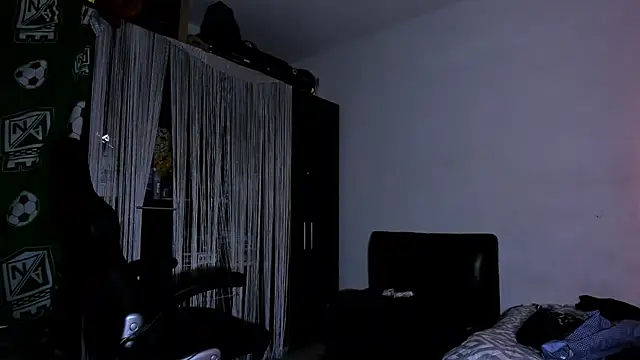 Snapshot of ares_sexxx chatting on June 6, 3:00 am ares sexxx online show from June 6, 3:00 am