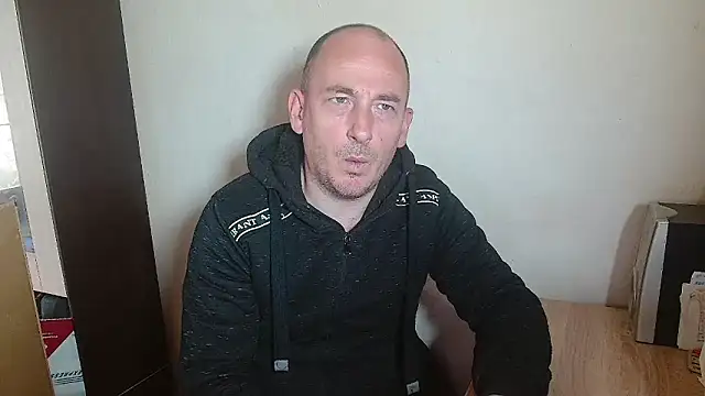 Johan   Barker online show from March 27, 11:32 am