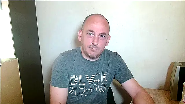 Snapshot of Johan___Barker chatting on April 24, 8:28 am Johan Barker online show from April 24, 8:28 am