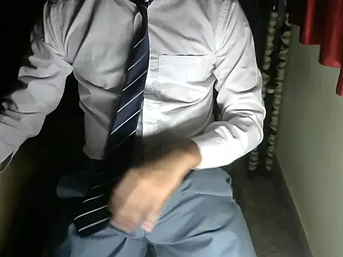 aloneboy1996 online show from September 29, 6:35 pm