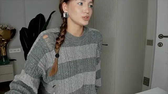 Snapshot of xx_leila chatting on November 9, 10:24 am xx leila online show from November 9, 10:24 am