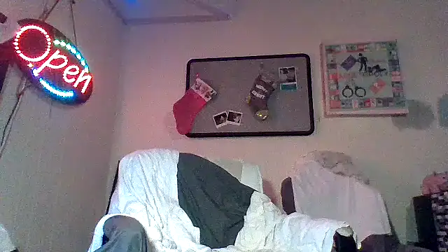 CLoSpunkmeyer69 online show from December 14, 8:08 pm