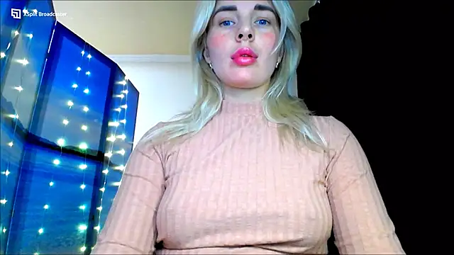 Snapshot of miaa_sunn chatting on December 12, 9:58 pm miaa sunn online show from December 12, 9:58 pm