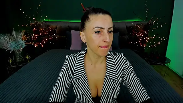 Rebecca Diamond online show from March 18, 6:36 am