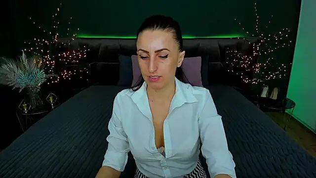 Rebecca Diamond online show from March 19, 12:23 pm