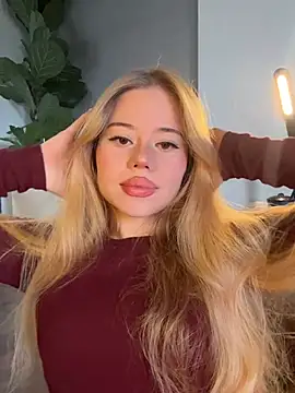 curchez  online show from April 10, 9:41 pm