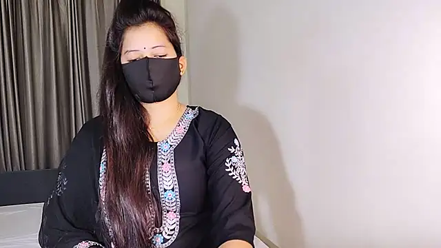 YourLovelyQueen online show from December 9, 3:29 am