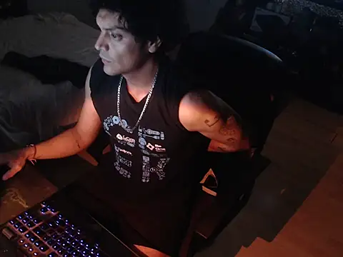 Snapshot of GruesoMexico chatting on April 22, 1:52 am GruesoMexico online show from April 22, 1:52 am
