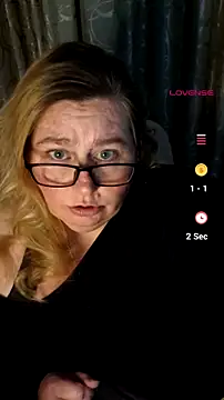 Snapshot of Iceprincess2bad4u chatting on July 3, 6:36 pm Iceprincess2bad4u online show from July 3, 6:36 pm