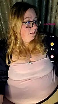 Snapshot of Iceprincess2bad4u chatting on July 7, 6:12 pm Iceprincess2bad4u online show from July 7, 6:12 pm