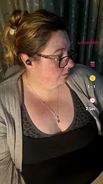 Snapshot of Iceprincess2bad4u chatting on July 12, 4:03 am Iceprincess2bad4u online show from July 12, 4:03 am
