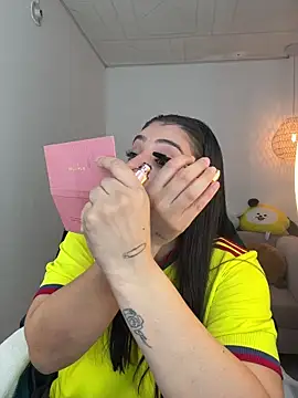 Snapshot of YummyAnna_ chatting on January 7, 7:38 pm YummyAnna online show from January 7, 7:38 pm