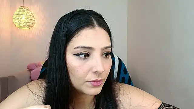 Snapshot of YummyAnna_ chatting on February 17, 8:15 pm YummyAnna online show from February 17, 8:15 pm