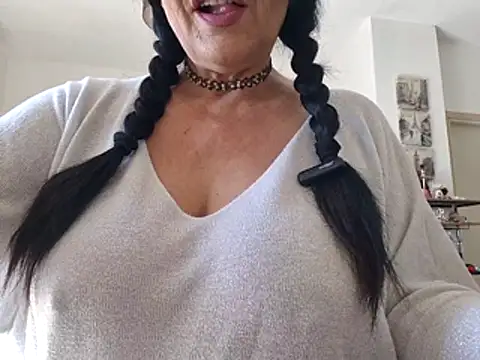 Snapshot of La_Vedova_Allegra chatting on April 19, 7:51 am La Vedova Allegra online show from April 19, 7:51 am