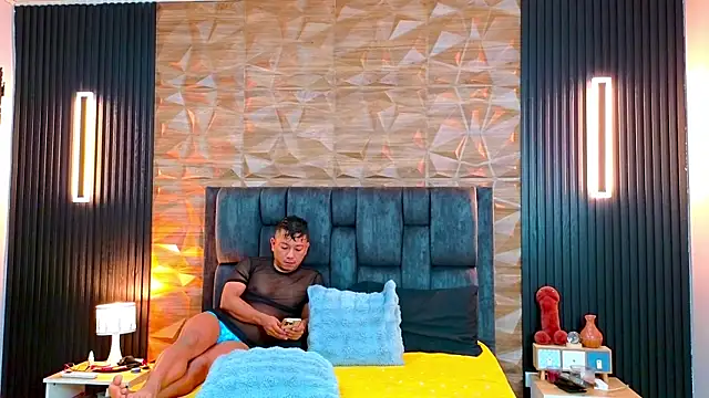 Snapshot of FelipeAndMarcello3 chatting on July 18, 3:05 pm FelipeAndMarcello3 online show from July 18, 3:05 pm