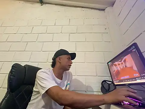 Max TheHorseDick online show from January 17, 8:34 pm