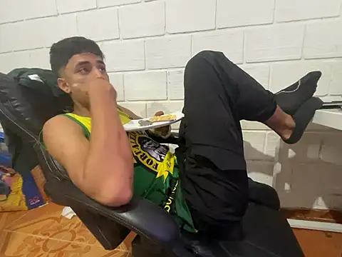 Max TheHorseDick online show from March 1, 5:53 am