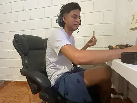 Max TheHorseDick online show from March 4, 6:25 pm