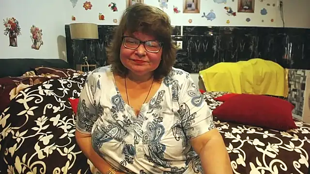 Snapshot of SweetMommaX chatting on March 15, 2:12 pm SweetMommaX online show from March 15, 2:12 pm