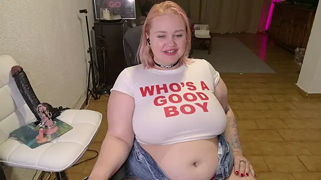Snapshot of MargotGrey chatting on April 19, 6:10 pm MargotGrey online show from April 19, 6:10 pm